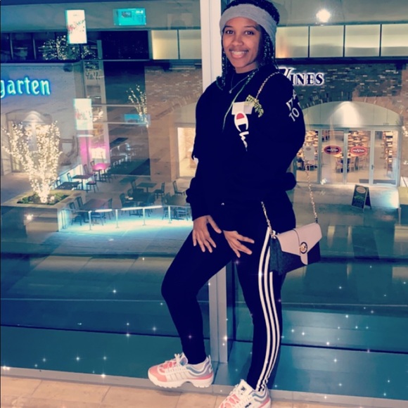 Meet your Posher, Trinity - Picture 1 of 1